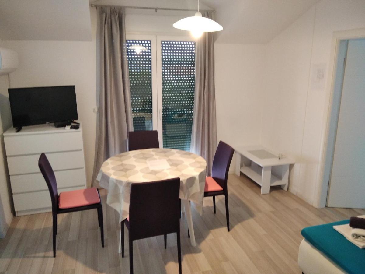 Apartments With A Parking Space Kastel Stafilic, Kastela - 20694 외부 사진